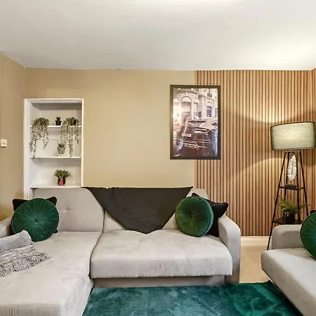 Stunning Penthouse On Bristols Harbourside *